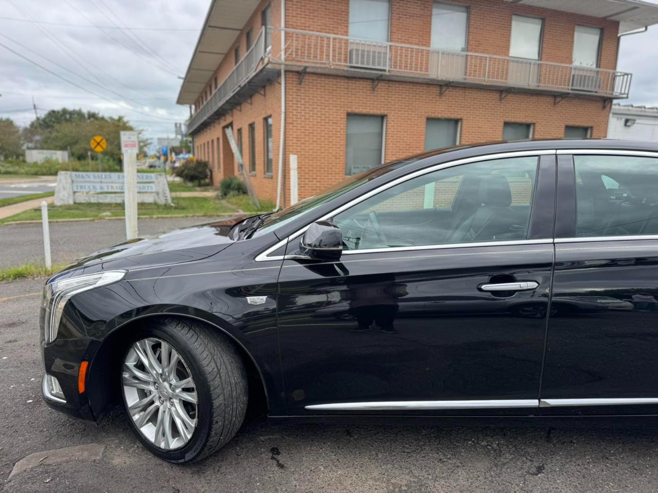 Cadillac XTS 4dr Sdn Luxury FWD 2018