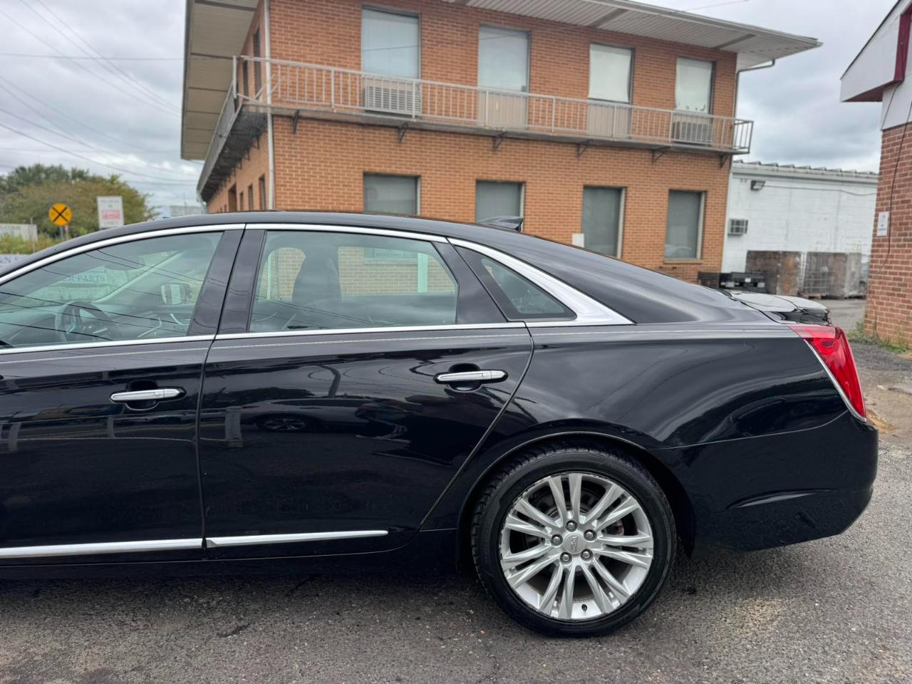 Cadillac XTS 4dr Sdn Luxury FWD 2018