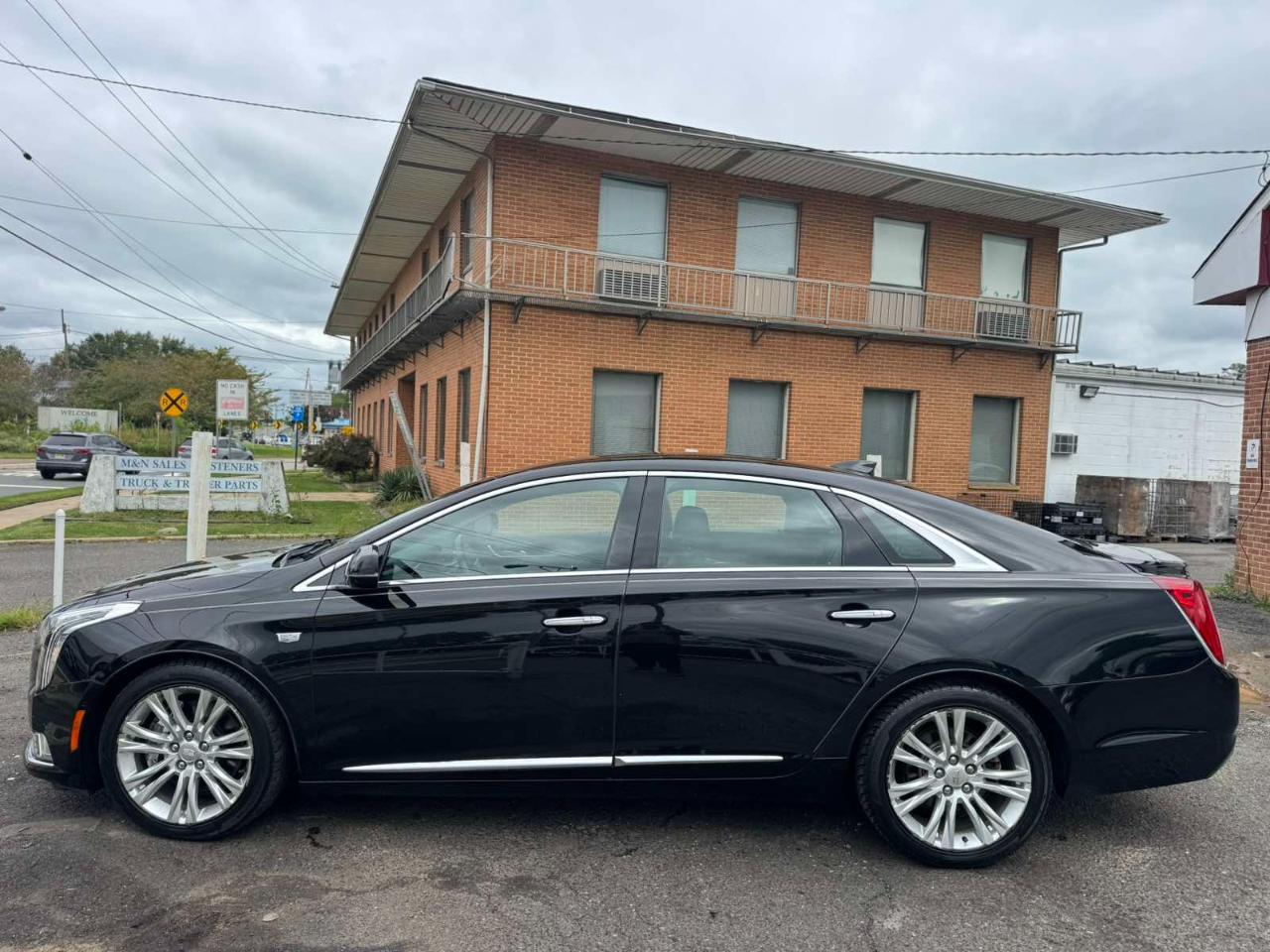 Cadillac XTS 4dr Sdn Luxury FWD 2018