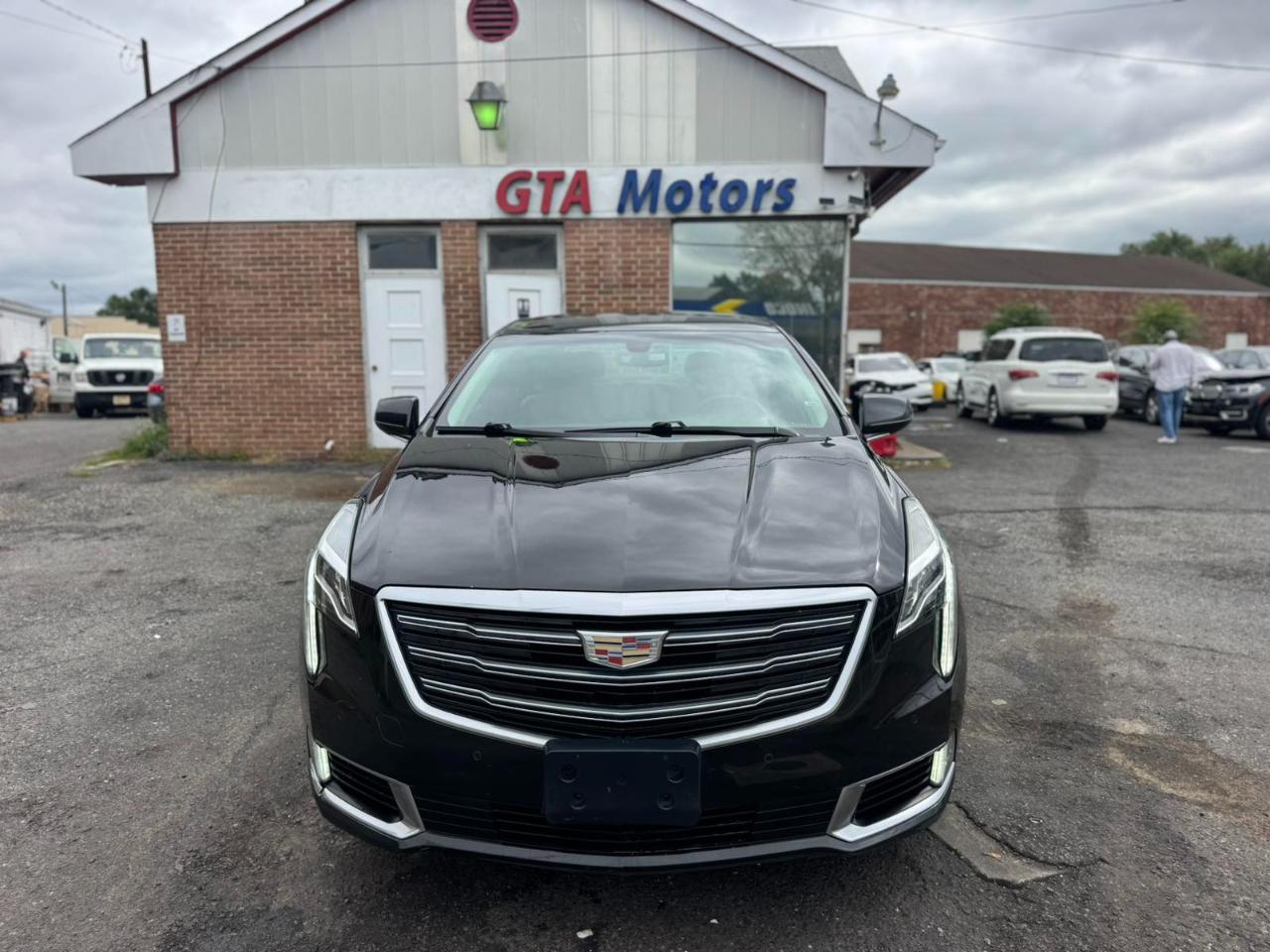 Cadillac XTS 4dr Sdn Luxury FWD 2018