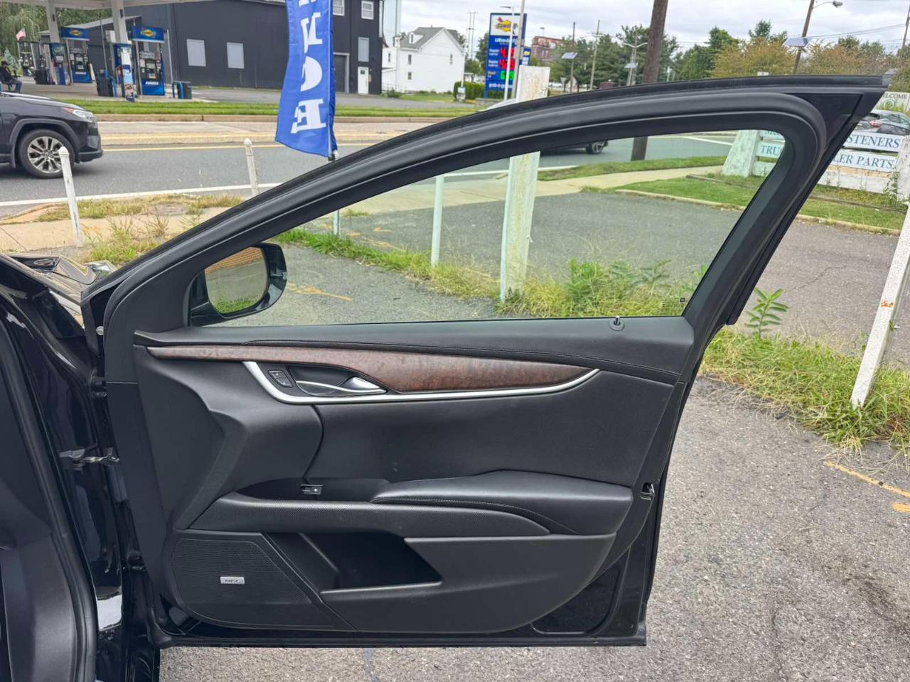 Cadillac XTS 4dr Sdn Luxury FWD 2018