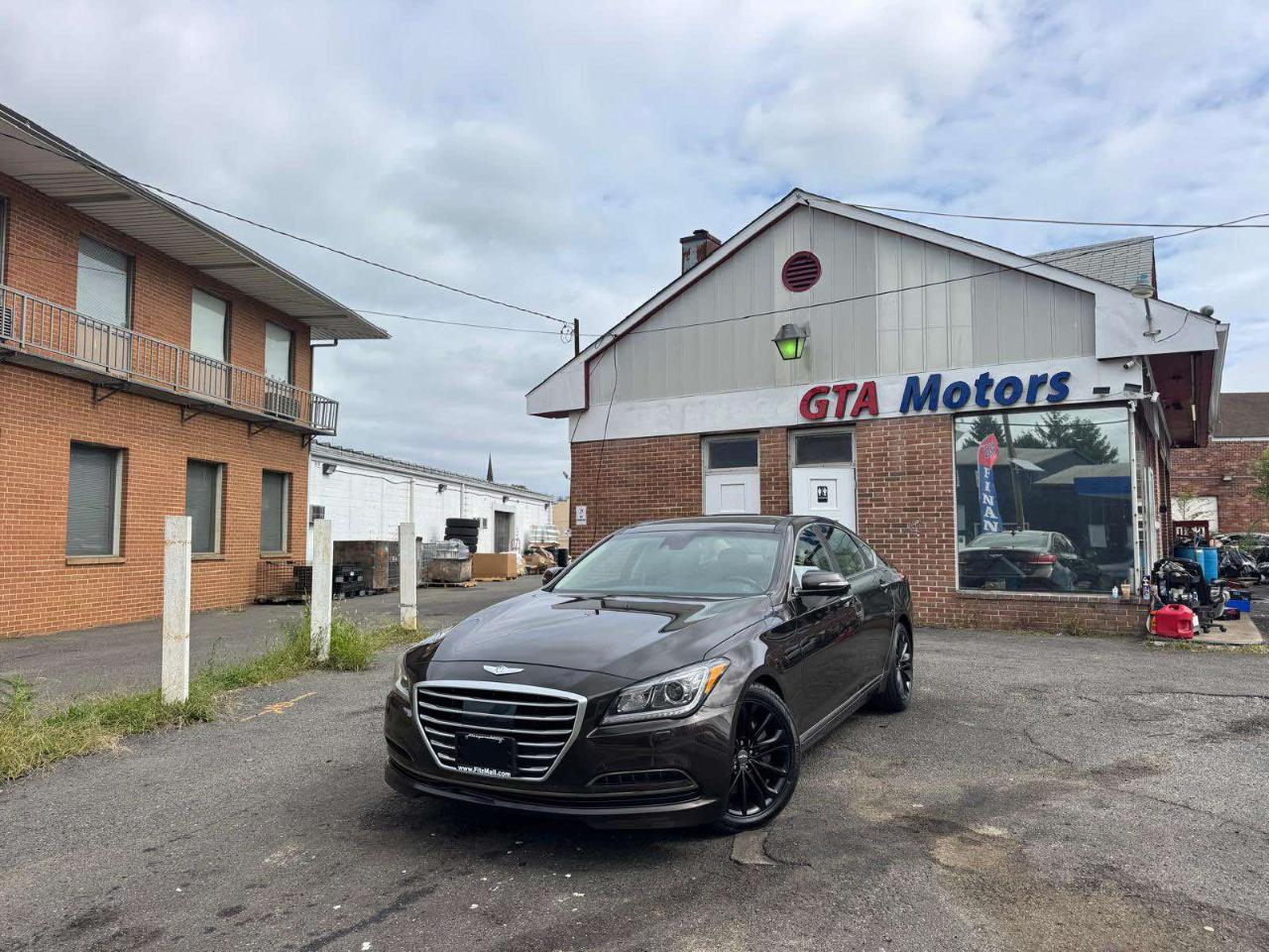 Hyundai Genesis 4dr Sdn V6 3.8L AWD 2015