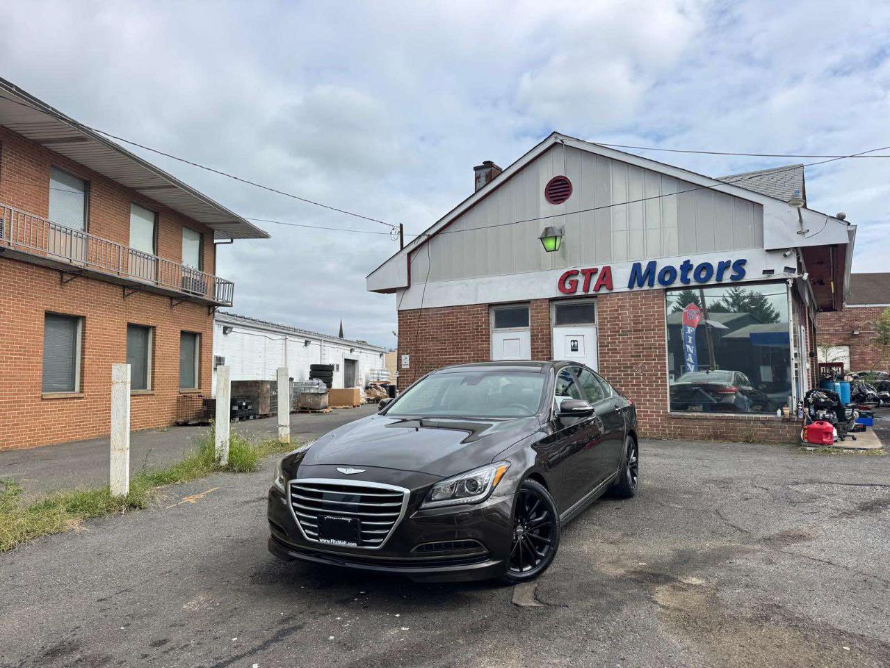 Hyundai Genesis 4dr Sdn V6 3.8L AWD 2015