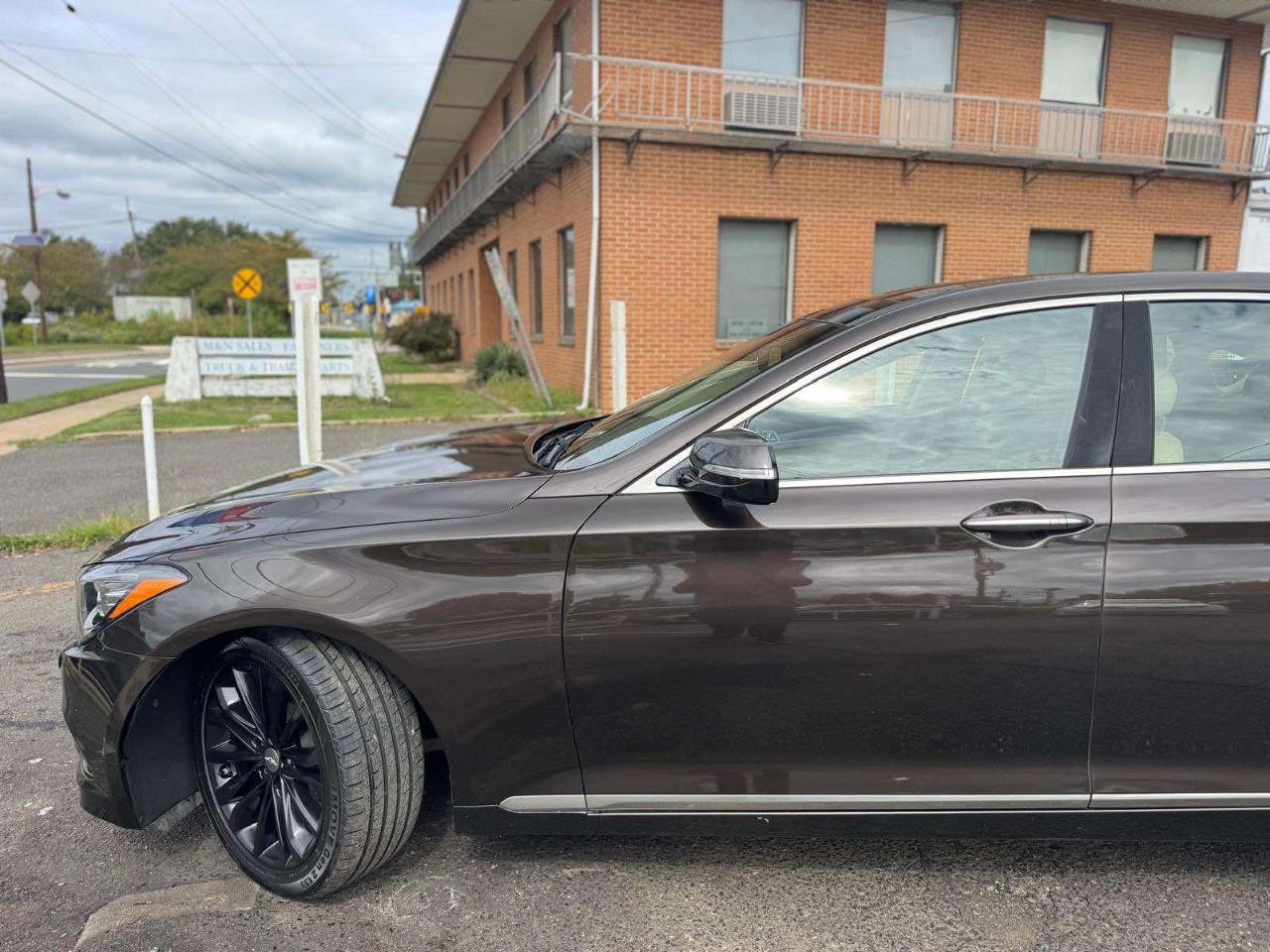 Hyundai Genesis 4dr Sdn V6 3.8L AWD 2015