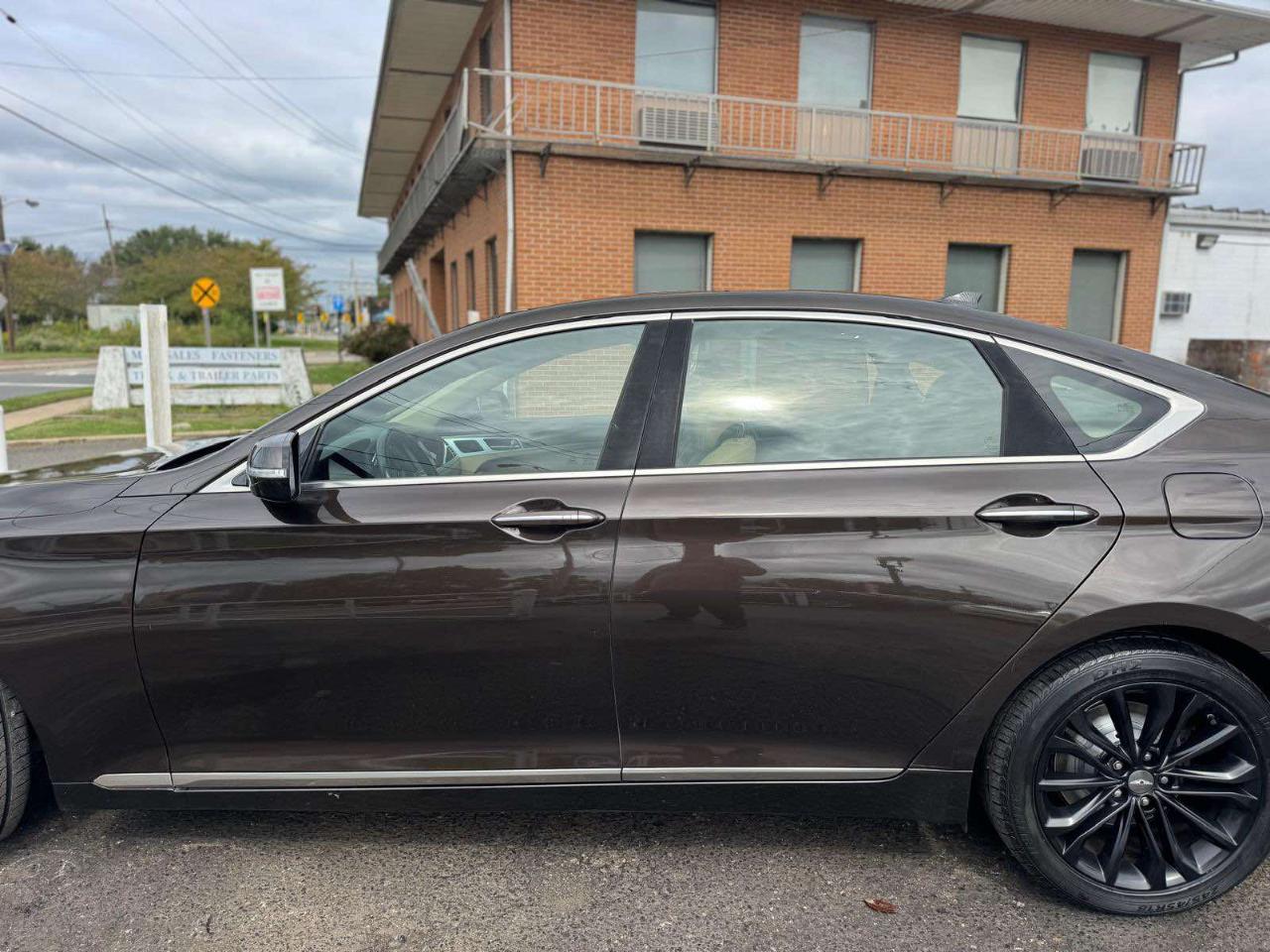 Hyundai Genesis 4dr Sdn V6 3.8L AWD 2015