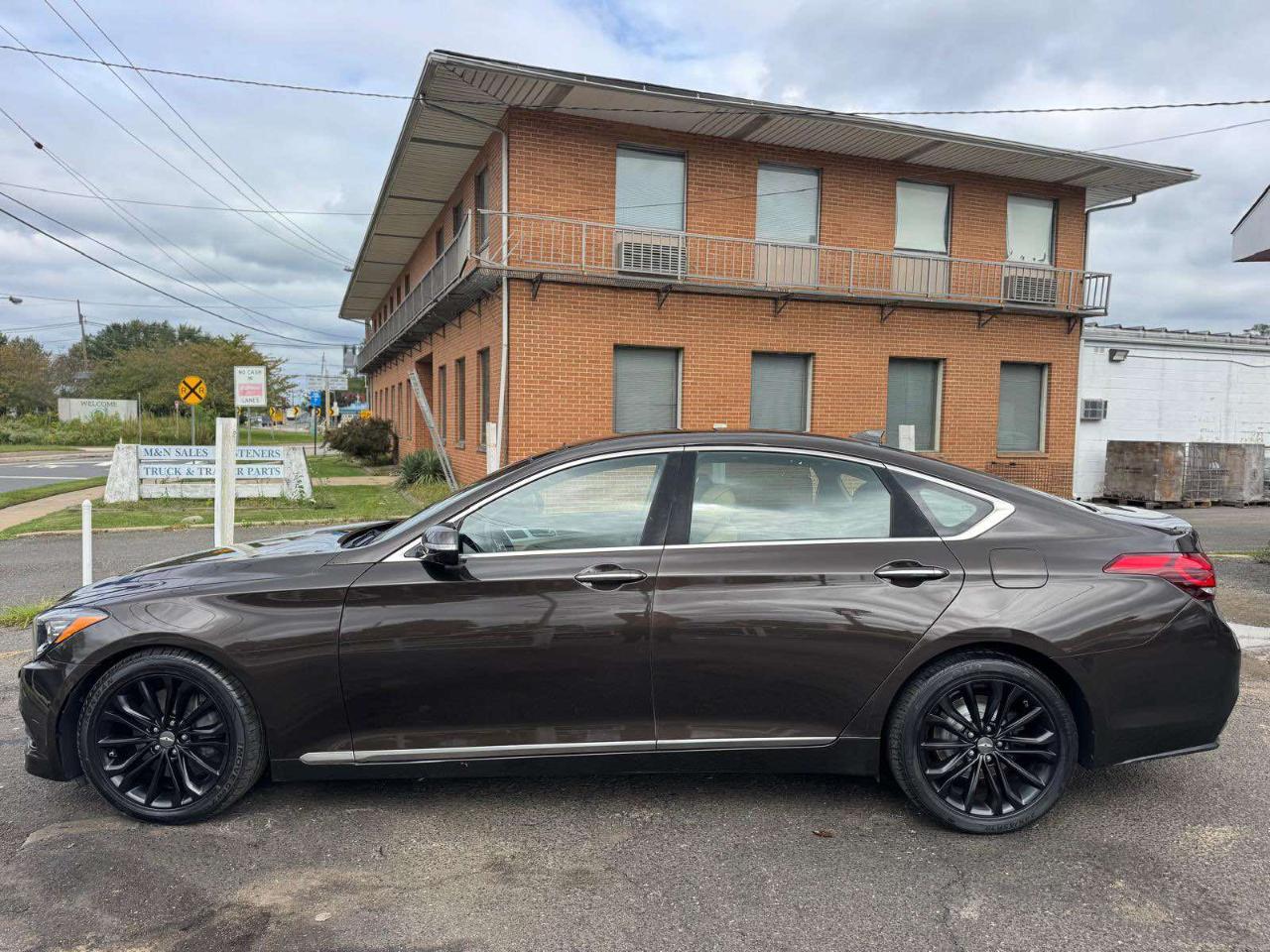 Hyundai Genesis 4dr Sdn V6 3.8L AWD 2015