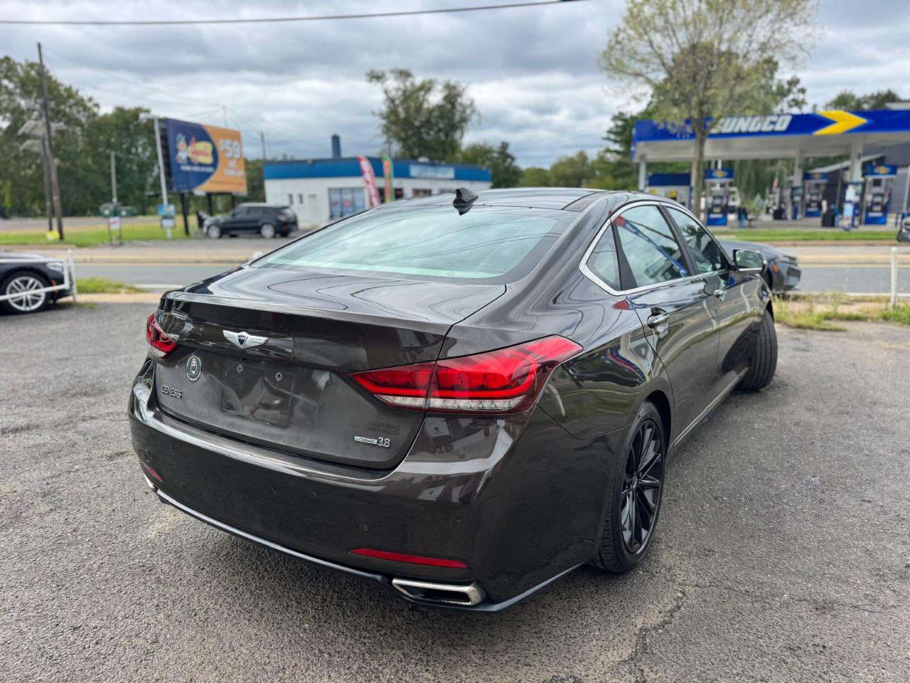 Hyundai Genesis 4dr Sdn V6 3.8L AWD 2015