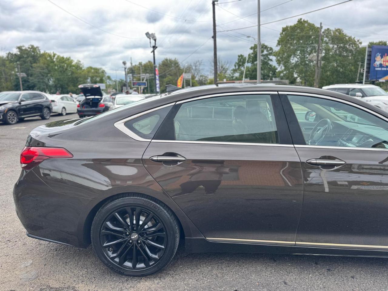Hyundai Genesis 4dr Sdn V6 3.8L AWD 2015