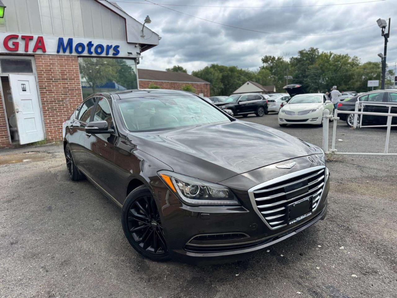 Hyundai Genesis 4dr Sdn V6 3.8L AWD 2015