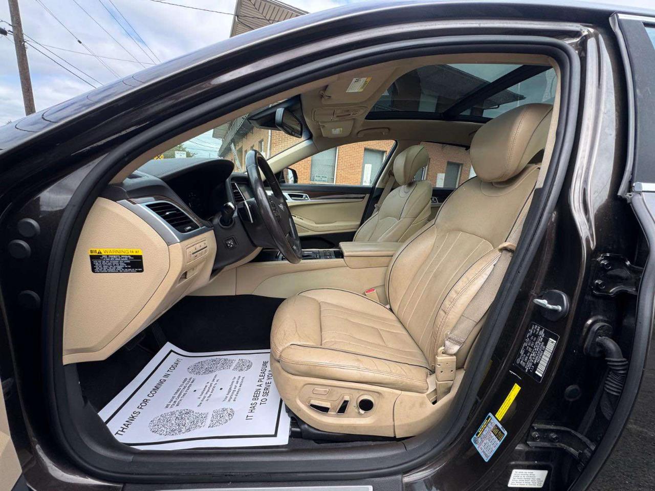 Hyundai Genesis 4dr Sdn V6 3.8L AWD 2015