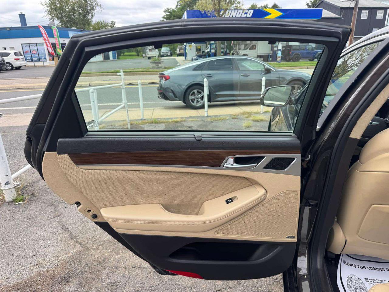 Hyundai Genesis 4dr Sdn V6 3.8L AWD 2015