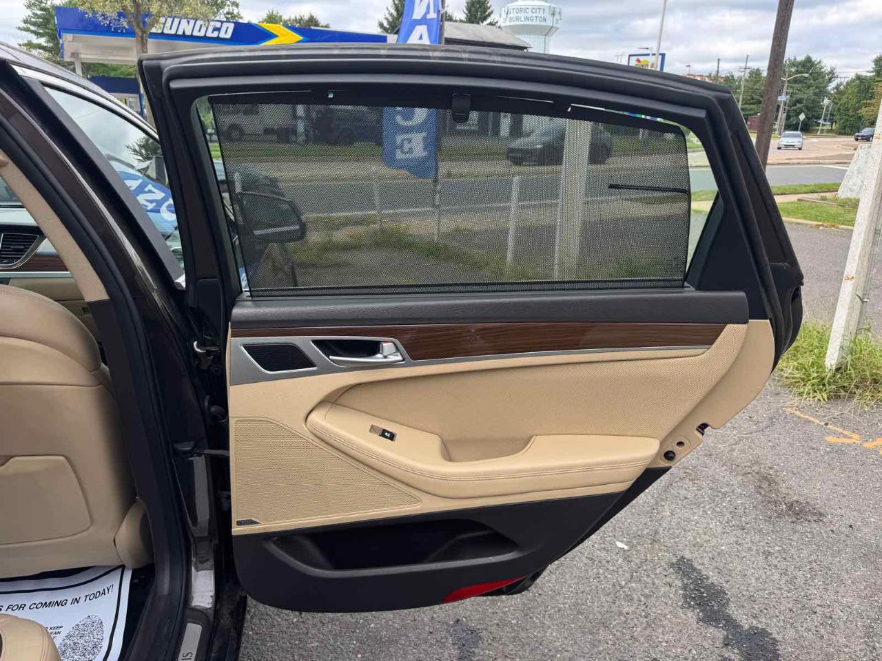 Hyundai Genesis 4dr Sdn V6 3.8L AWD 2015