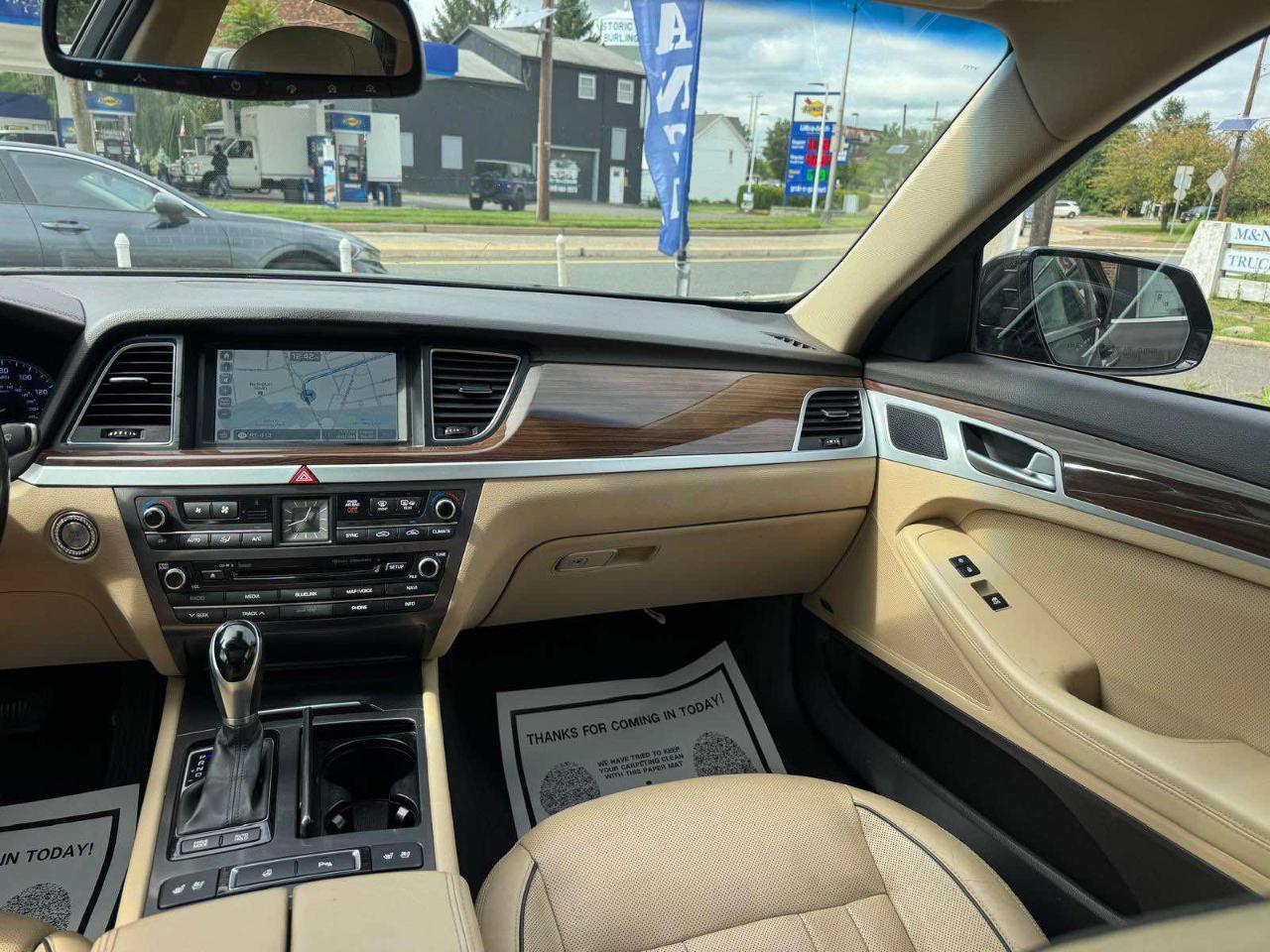 Hyundai Genesis 4dr Sdn V6 3.8L AWD 2015