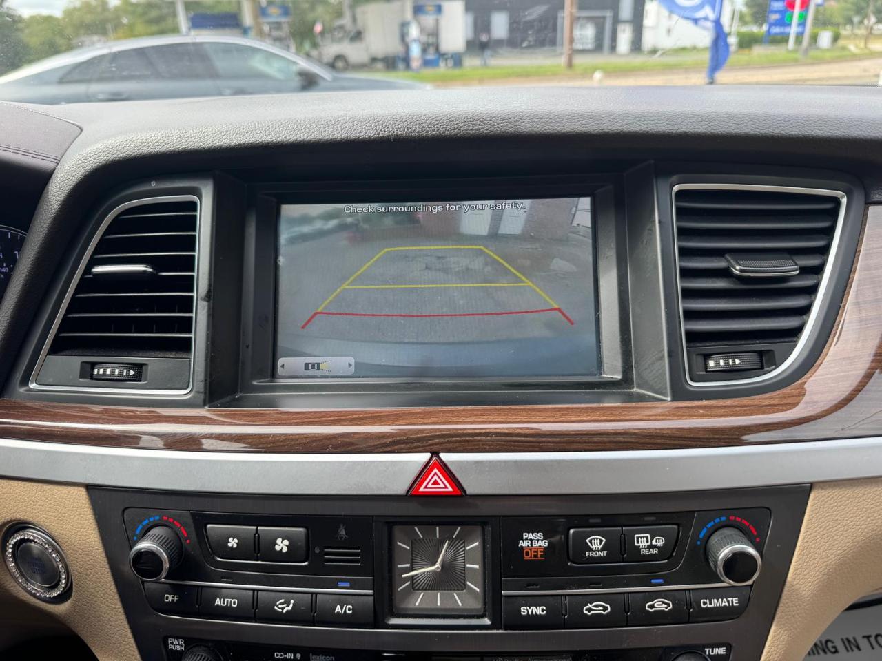 Hyundai Genesis 4dr Sdn V6 3.8L AWD 2015