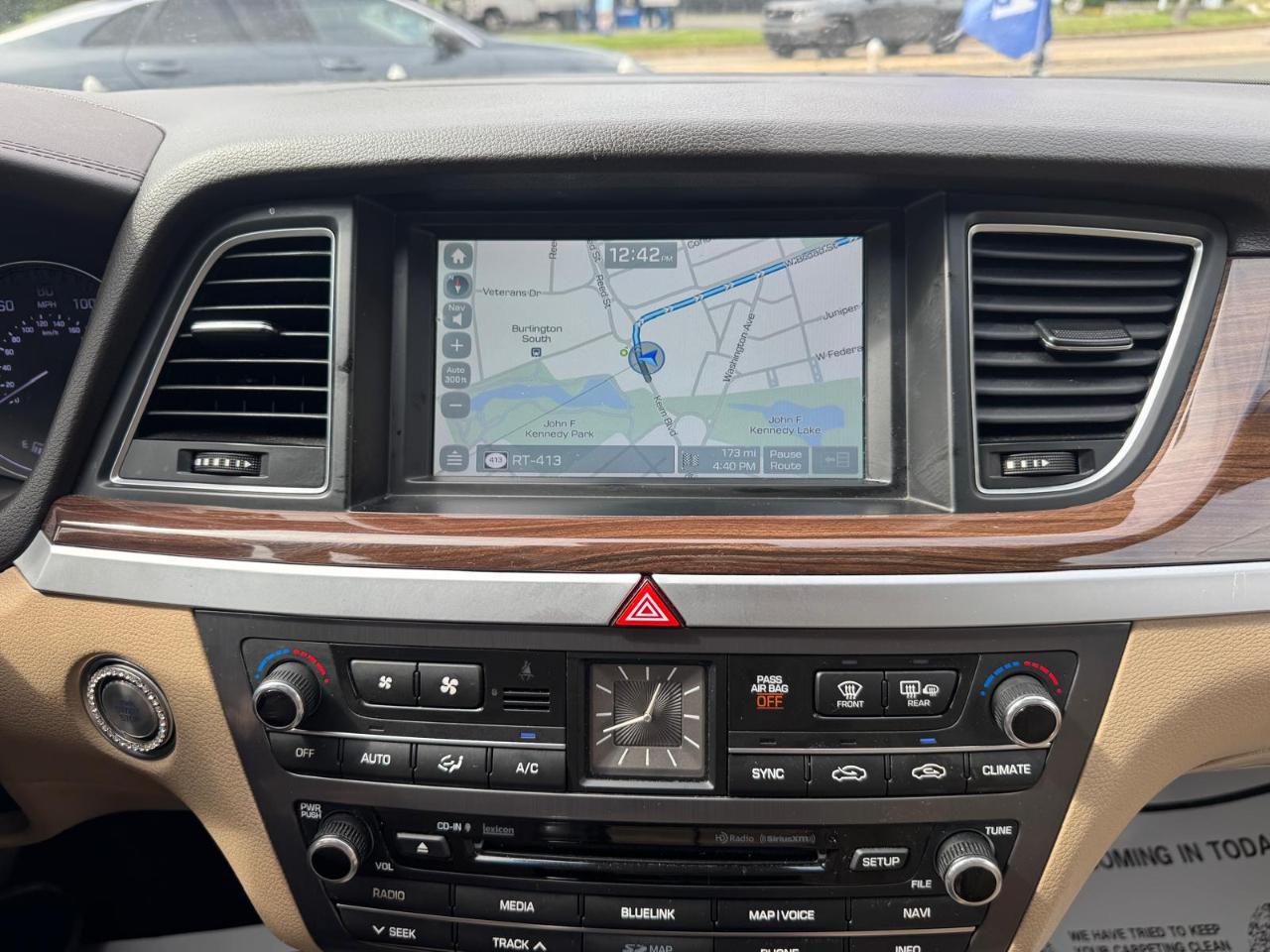 Hyundai Genesis 4dr Sdn V6 3.8L AWD 2015
