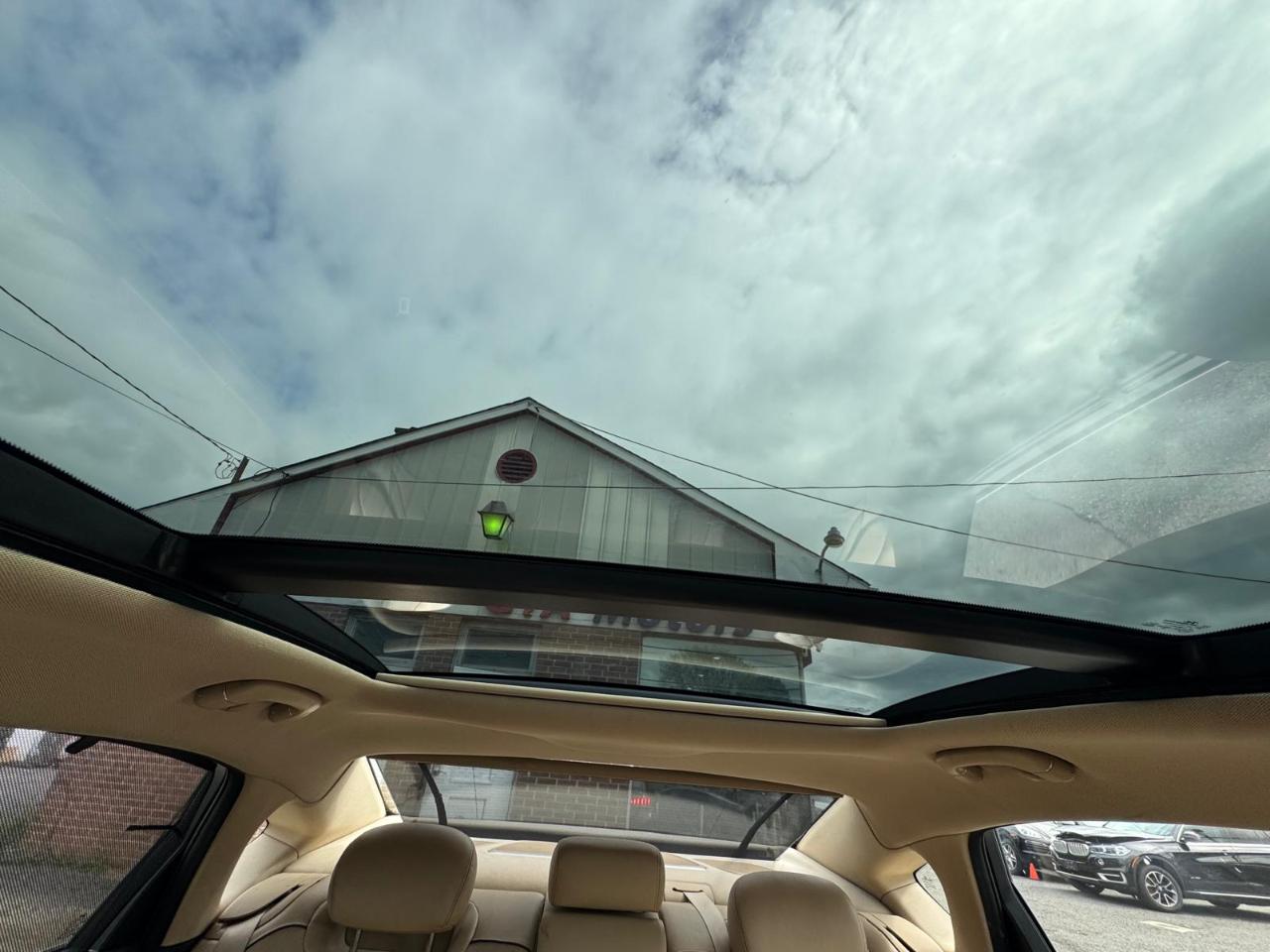 Hyundai Genesis 4dr Sdn V6 3.8L AWD 2015