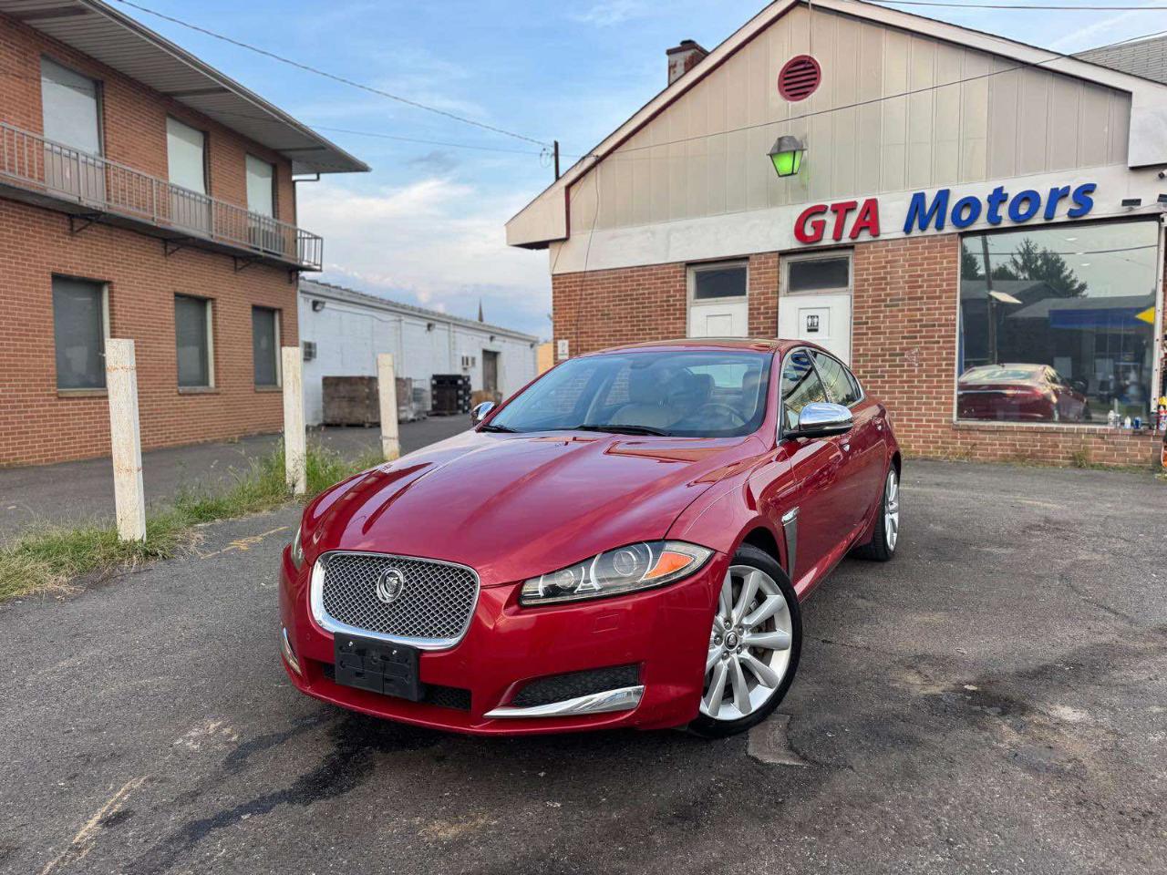 Jaguar XF 4dr Sdn V6 AWD 2013