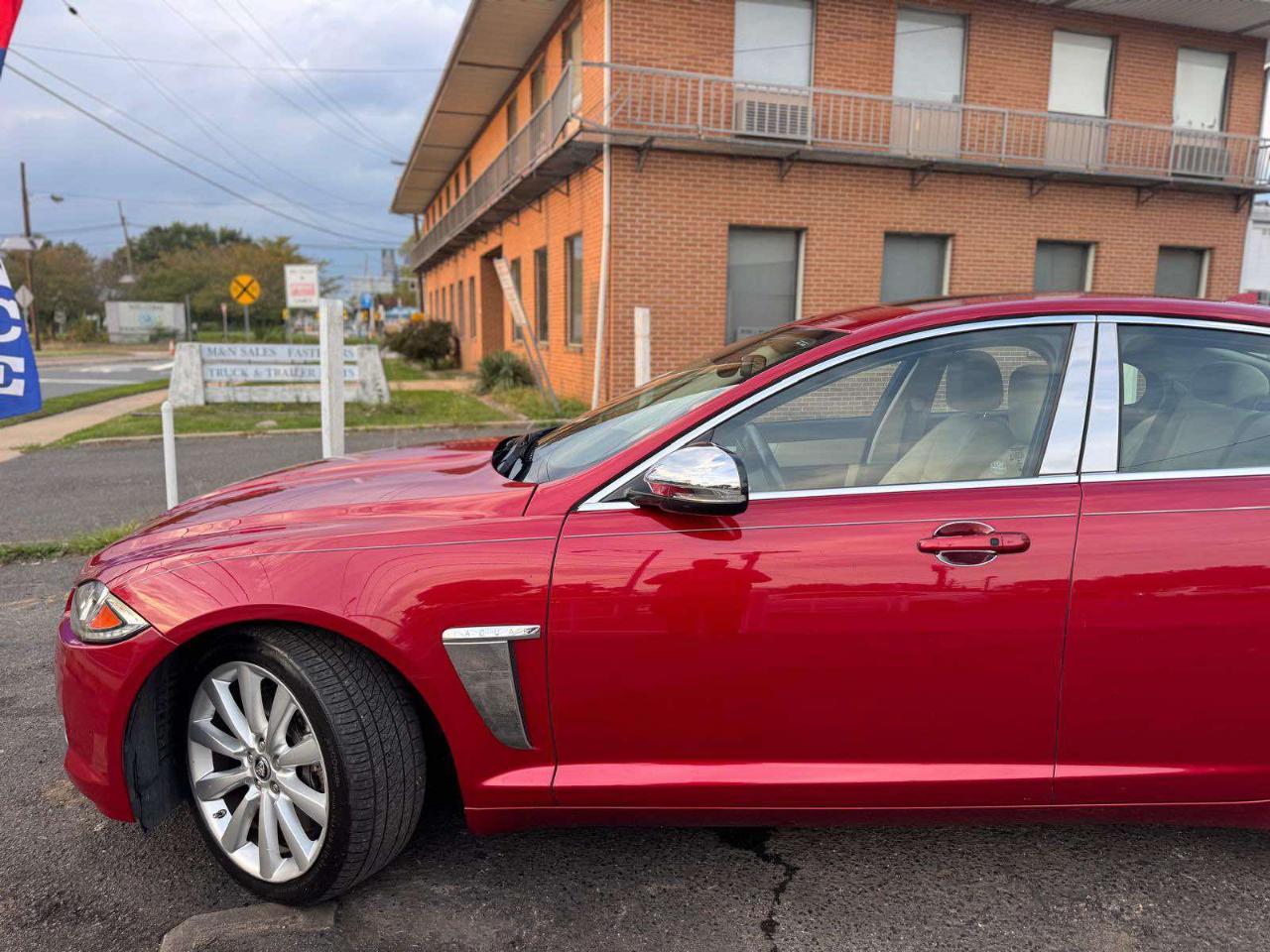 Jaguar XF 4dr Sdn V6 AWD 2013