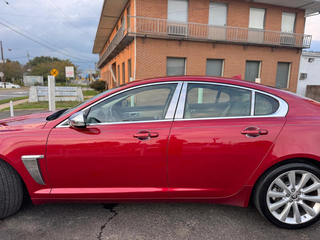 Jaguar XF 4dr Sdn V6 AWD 2013