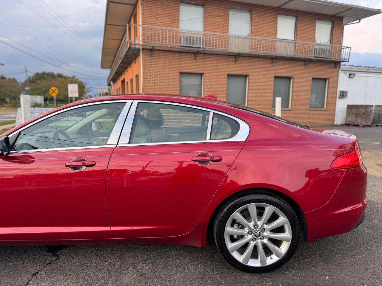 Jaguar XF 4dr Sdn V6 AWD 2013