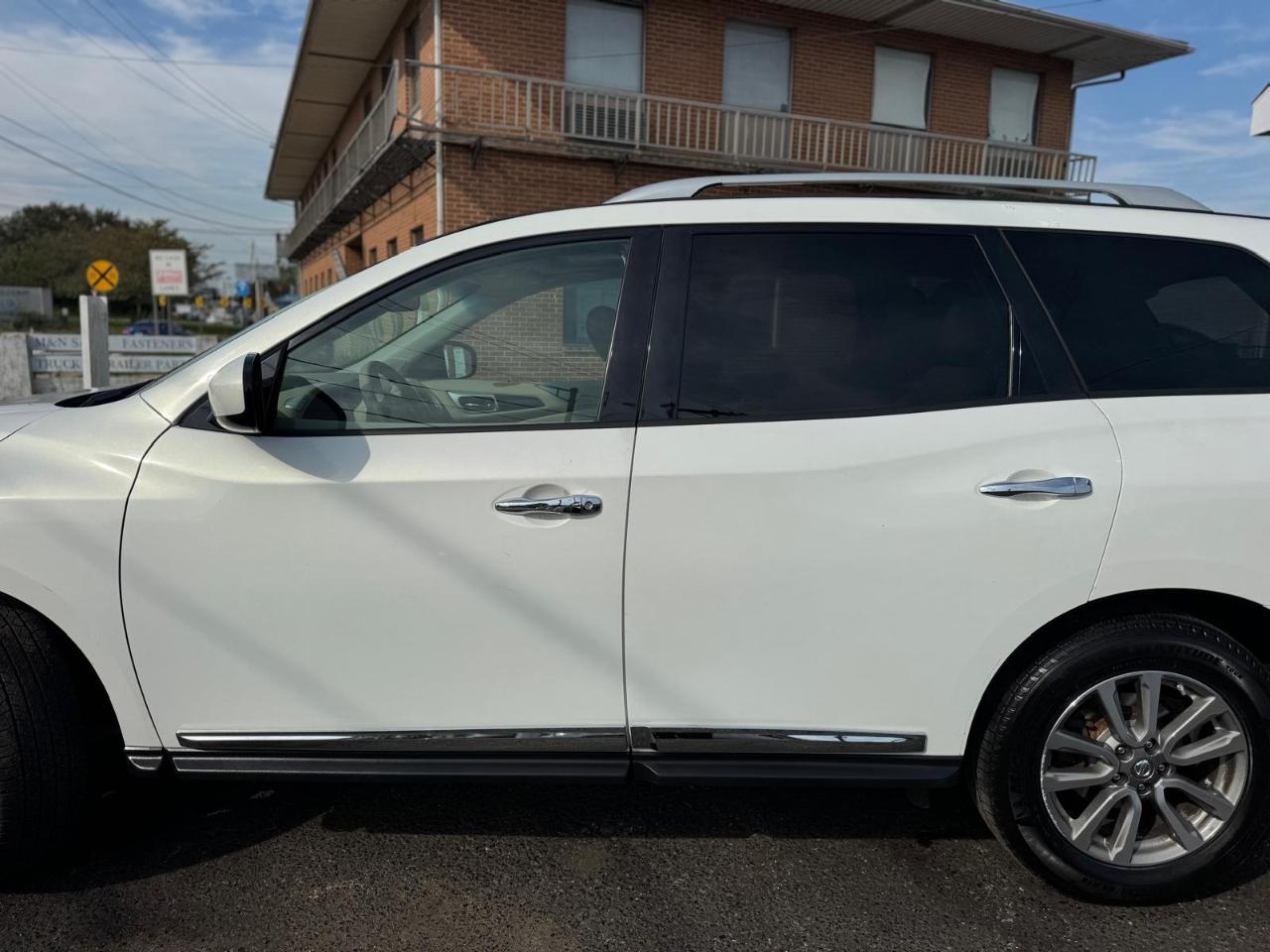 Nissan Pathfinder 4WD 4dr SL 2014