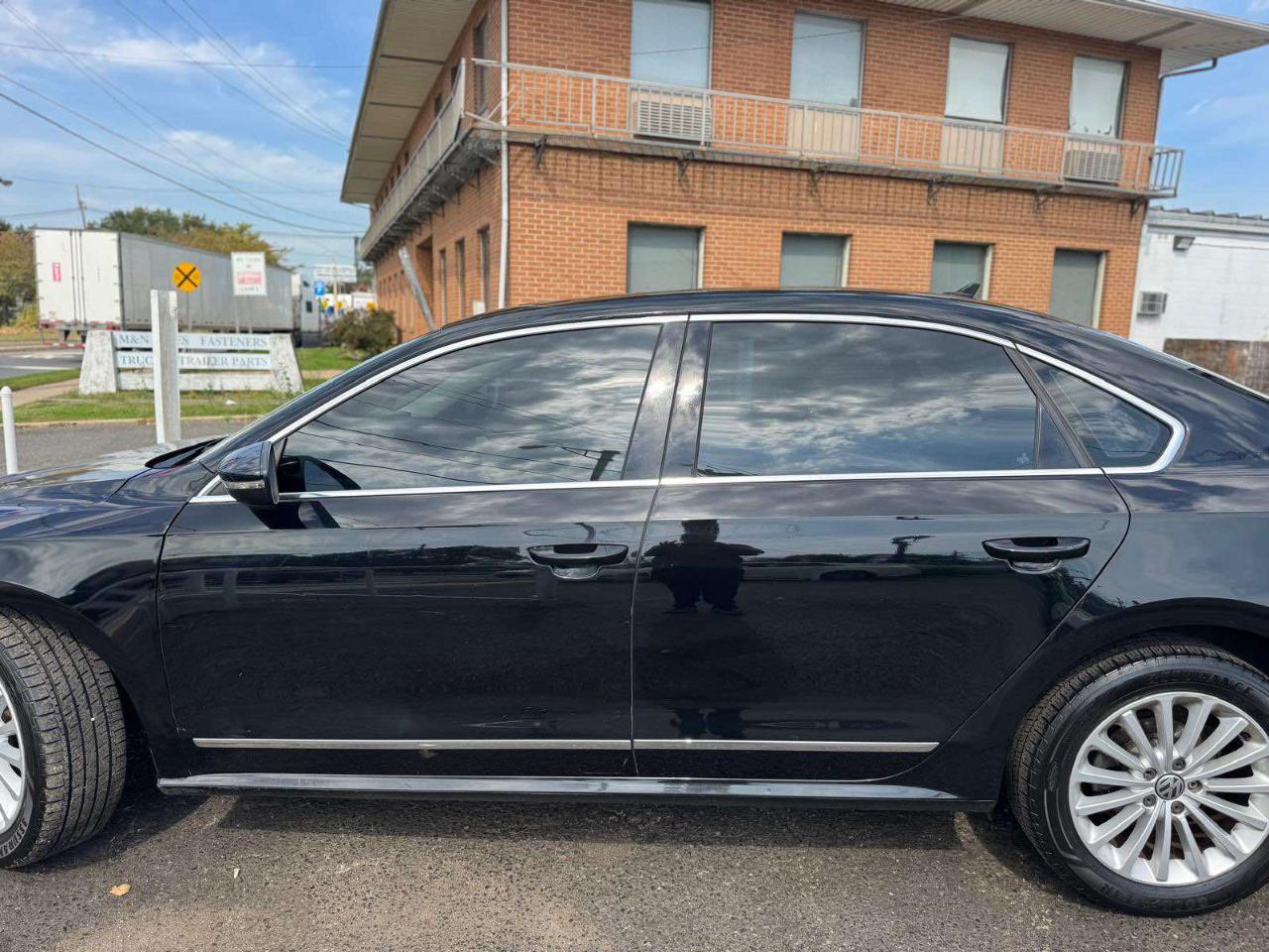 Volkswagen Passat 4dr Sdn 1.8T Auto SE PZEV 2016