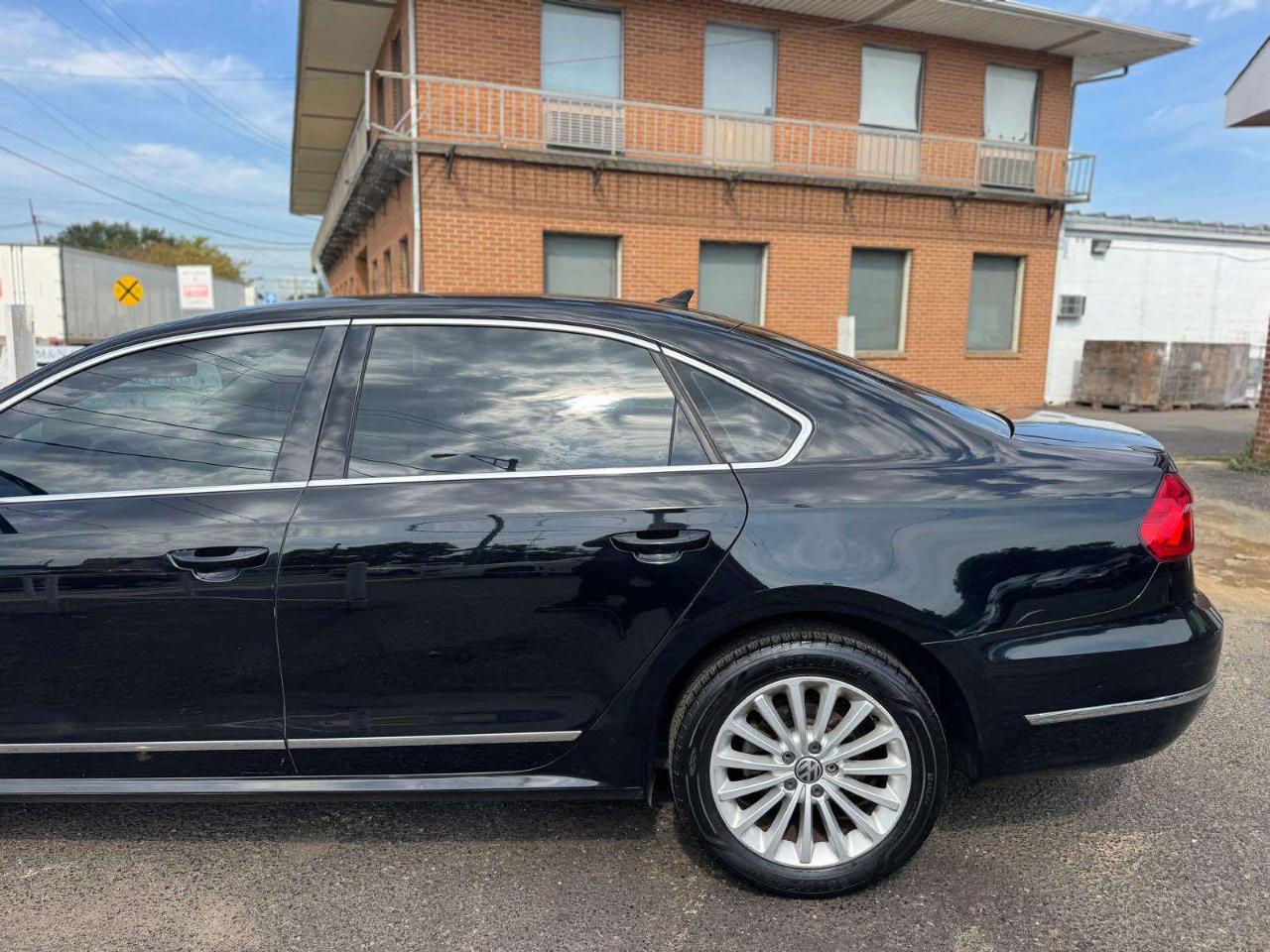 Volkswagen Passat 4dr Sdn 1.8T Auto SE PZEV 2016