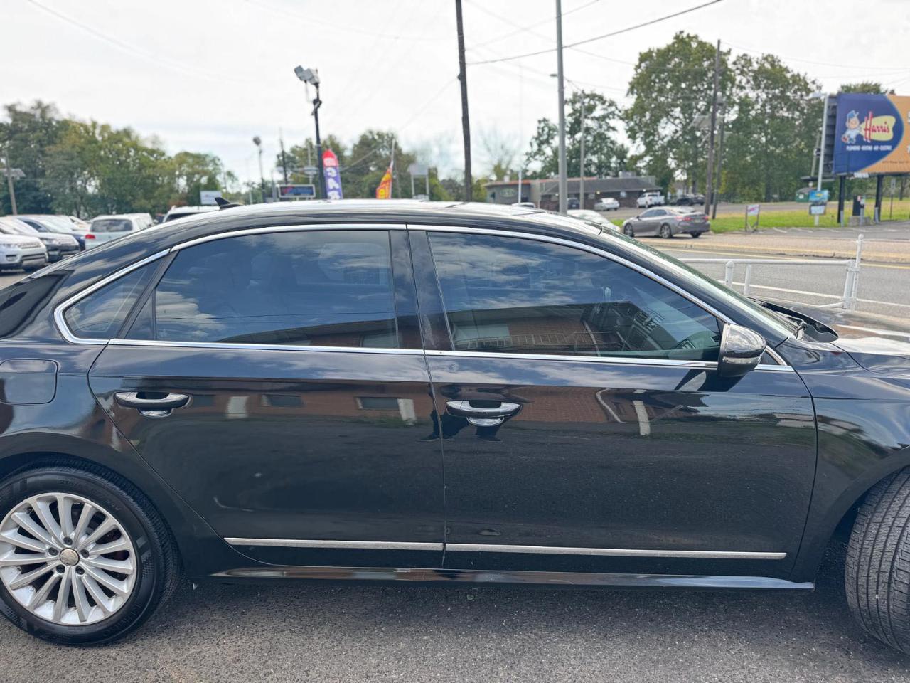 Volkswagen Passat 4dr Sdn 1.8T Auto SE PZEV 2016