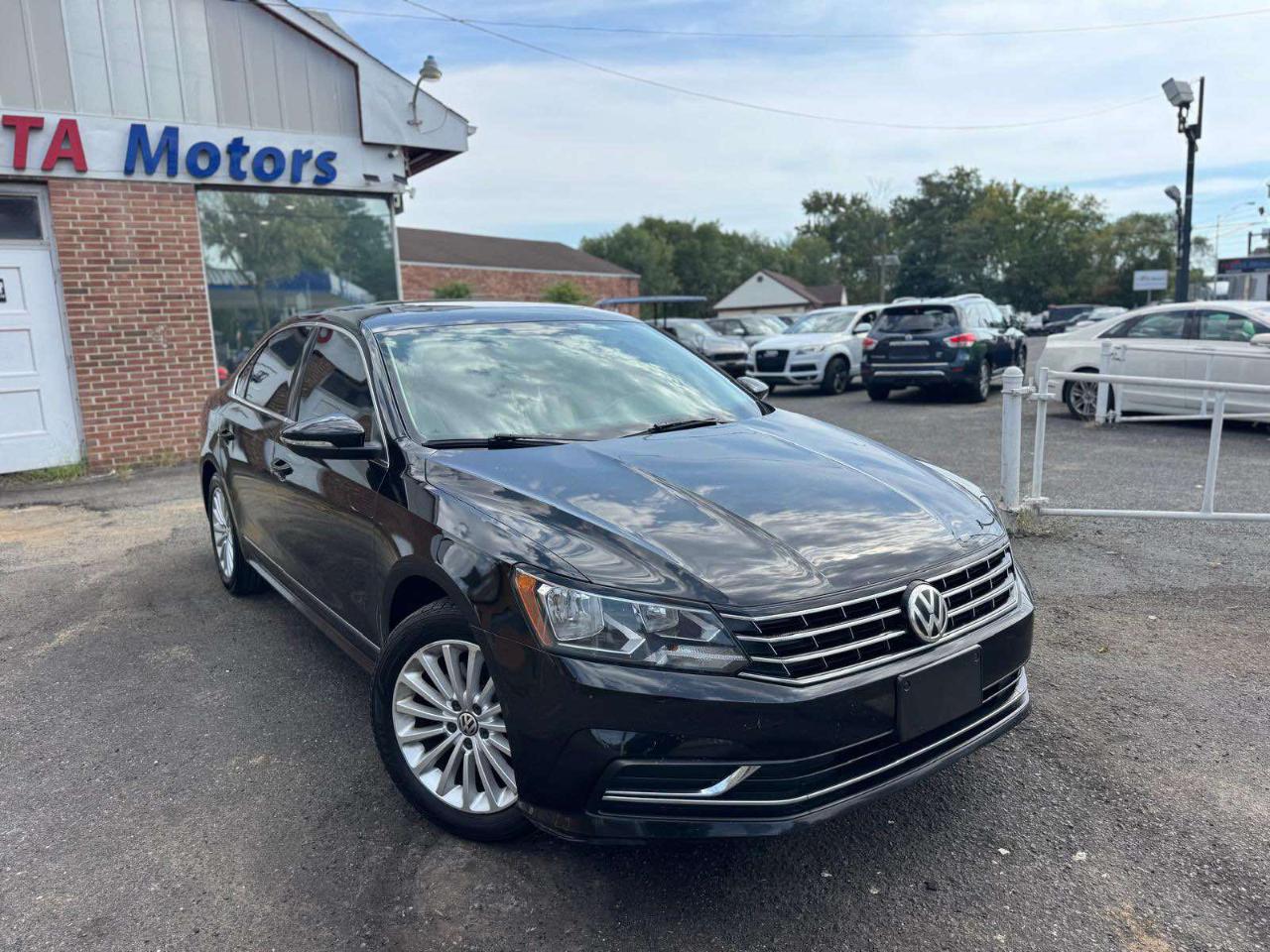 Volkswagen Passat 4dr Sdn 1.8T Auto SE PZEV 2016