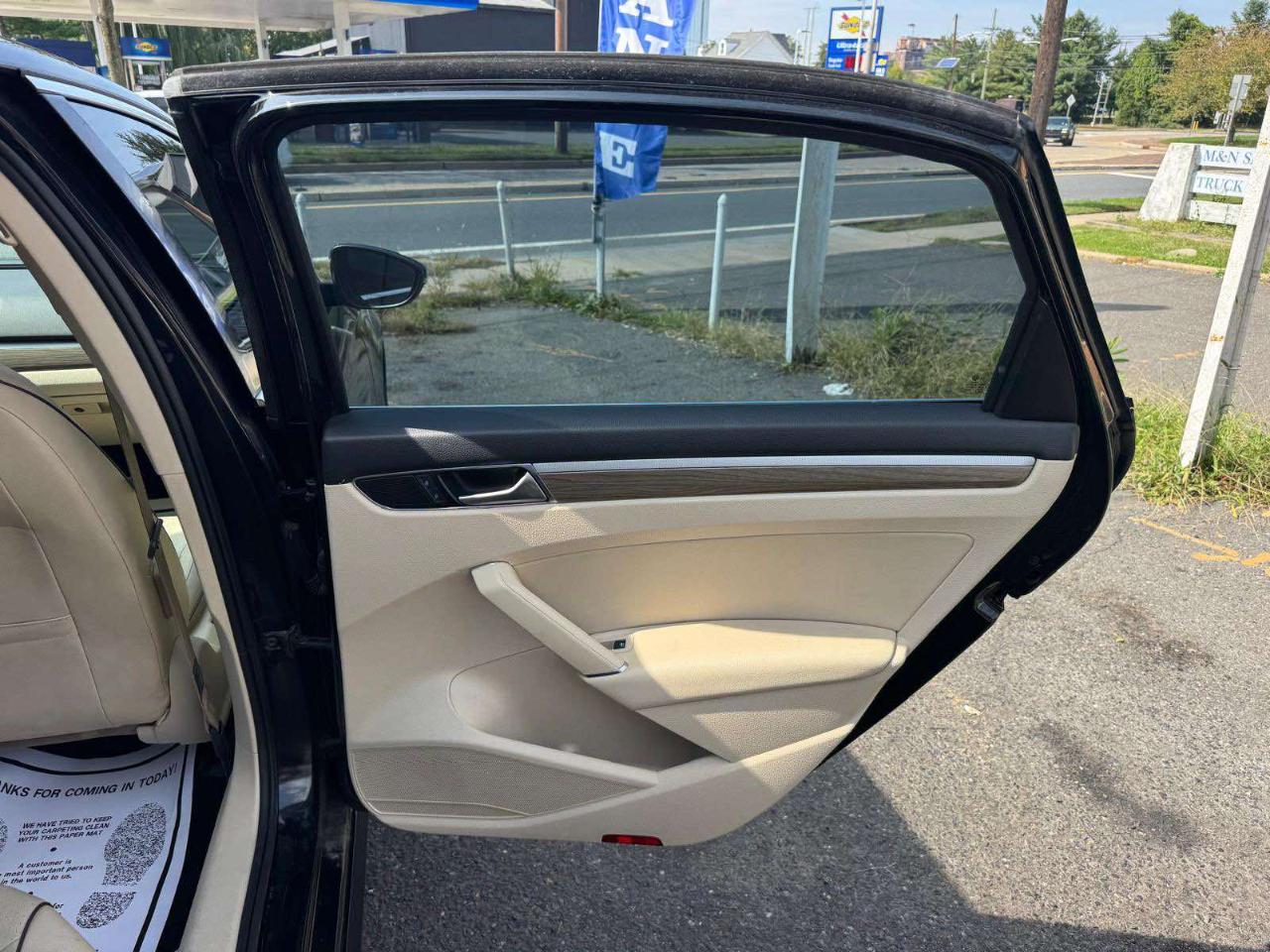 Volkswagen Passat 4dr Sdn 1.8T Auto SE PZEV 2016