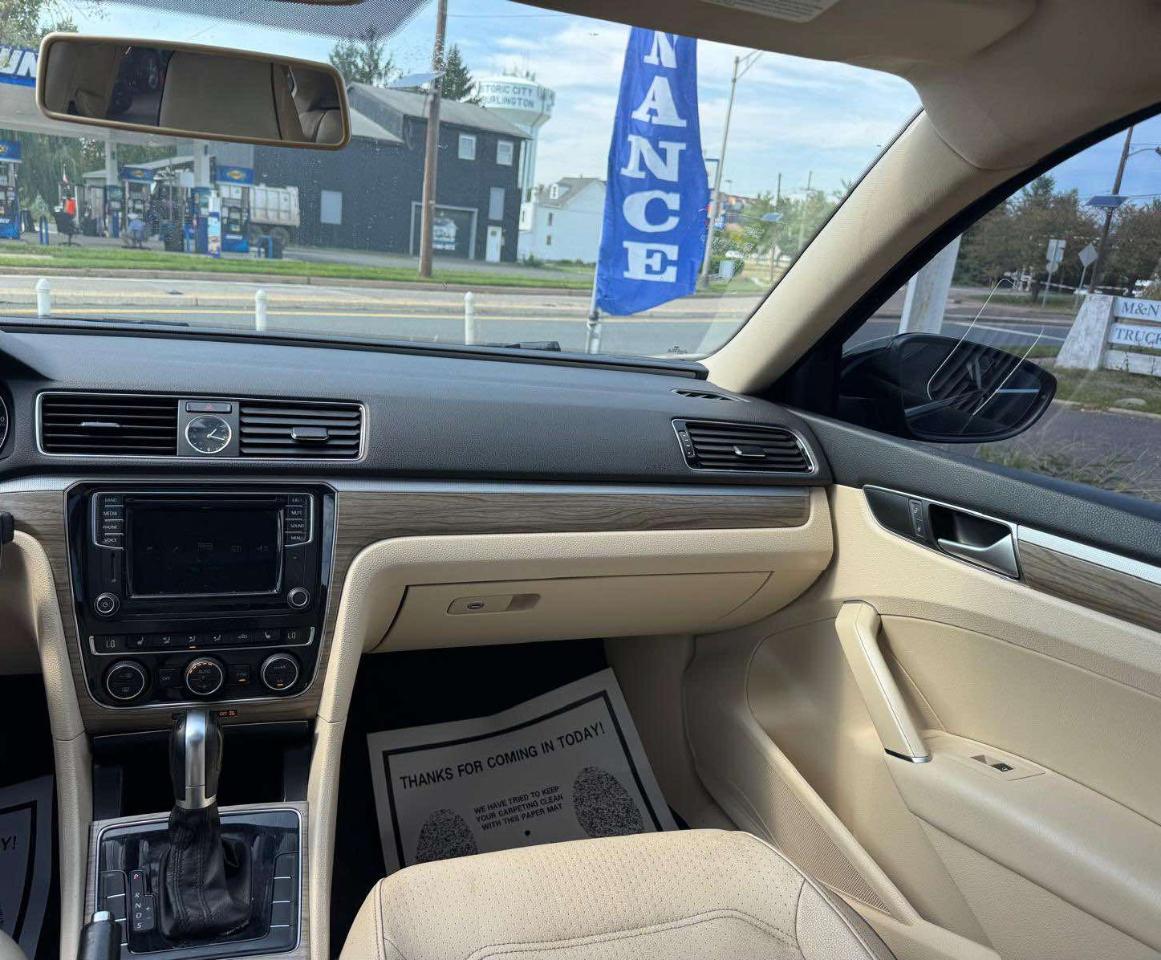 Volkswagen Passat 4dr Sdn 1.8T Auto SE PZEV 2016