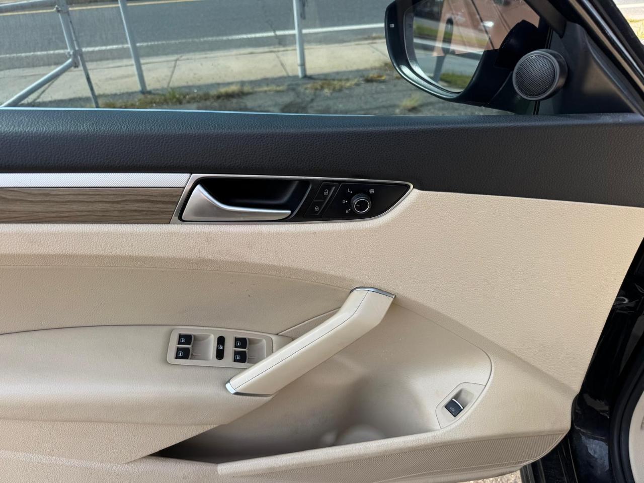 Volkswagen Passat 4dr Sdn 1.8T Auto SE PZEV 2016