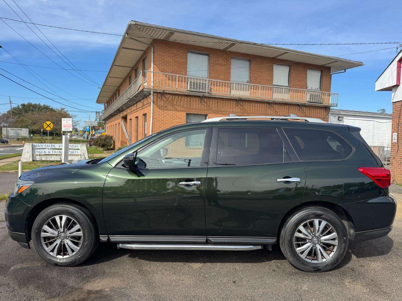 Nissan Pathfinder 4x4 SL 2018