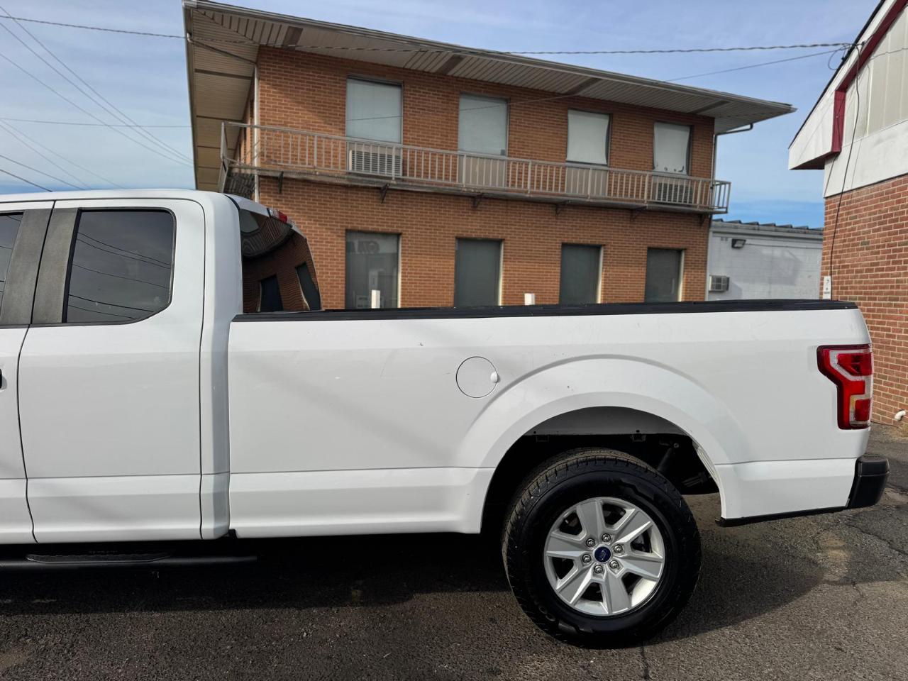 Ford F-150 Lariat 2WD SuperCab 8' Box 2019