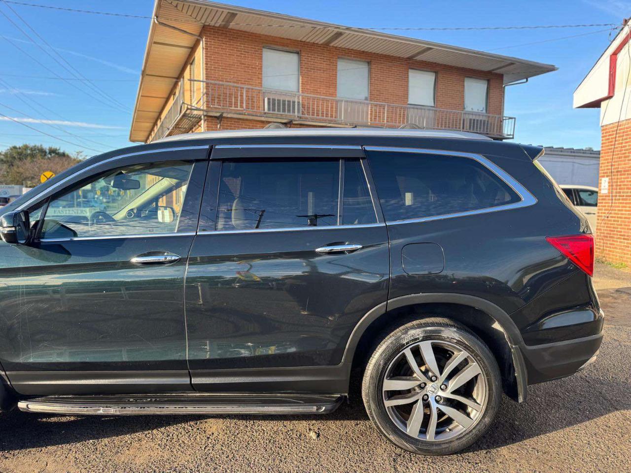 Honda Pilot AWD 4dr Elite w/RES & Navi 2016