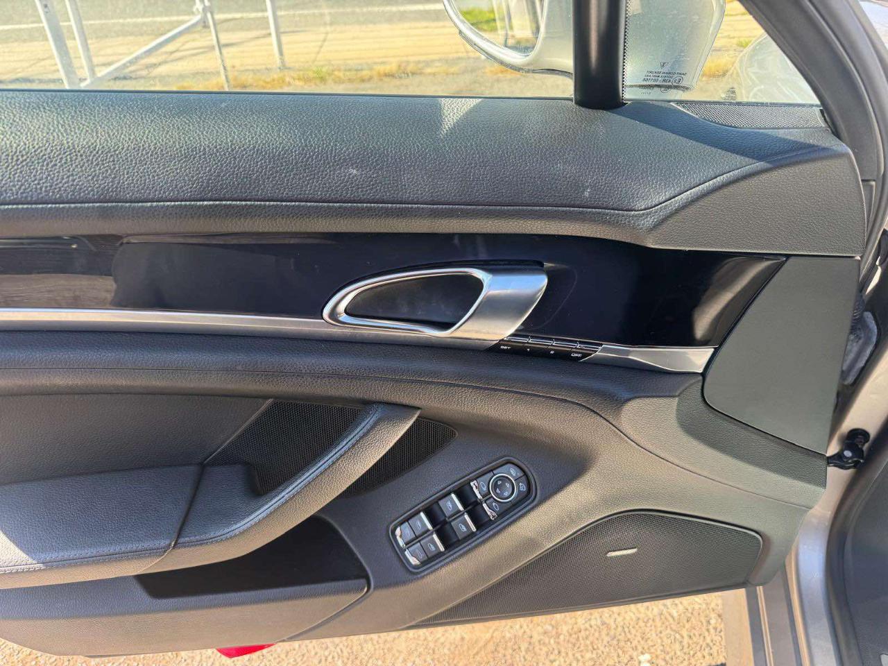 Porsche Panamera 4dr HB 2012
