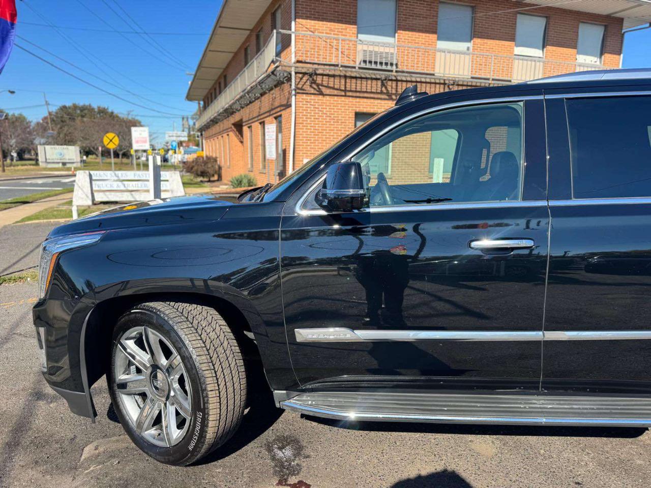 Cadillac Escalade 4WD 4dr Luxury 2015