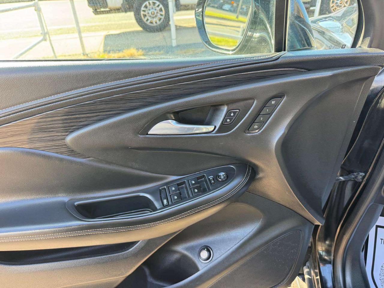 Buick Envision FWD 4dr Essence 2017