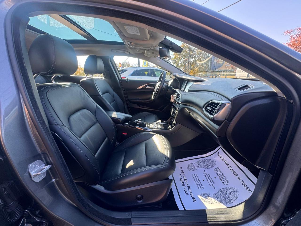 Infiniti QX30 Premium FWD 2018