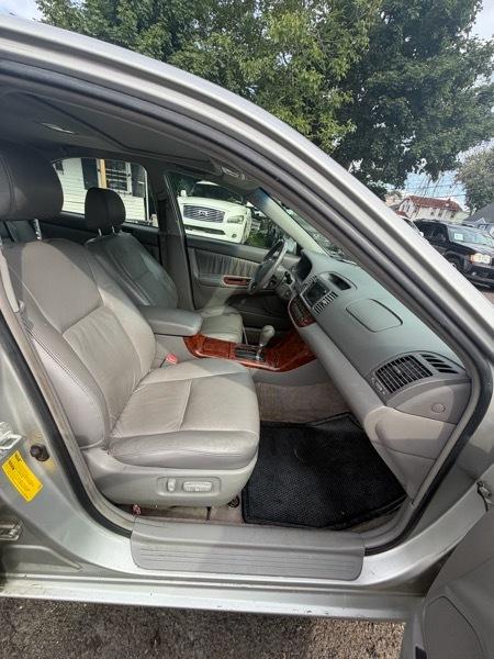 Toyota Camry LE V6 2006