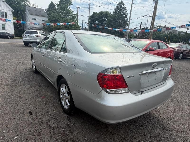 Toyota Camry LE V6 2006
