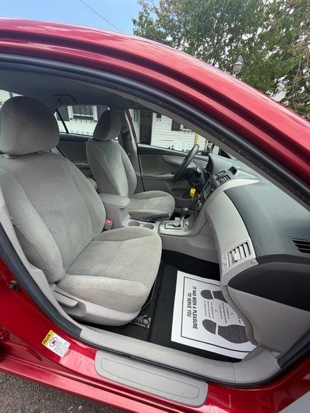 Toyota Corolla 4dr Sdn LE Auto 2013