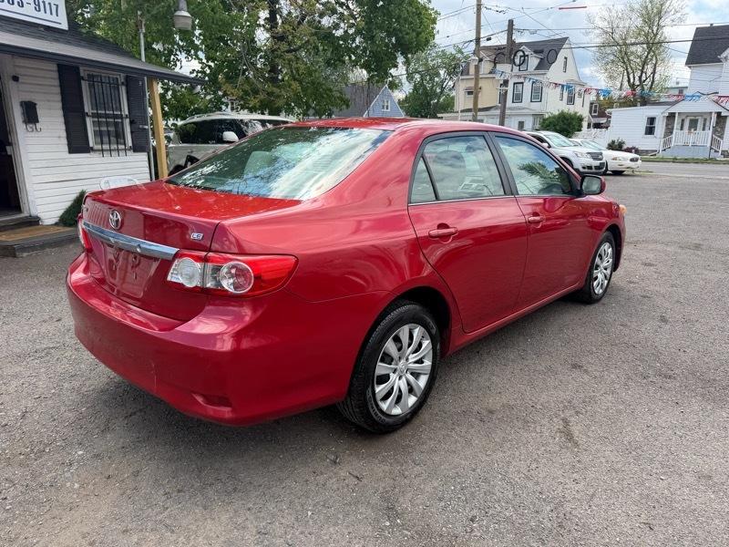 Toyota Corolla 4dr Sdn LE Auto 2013