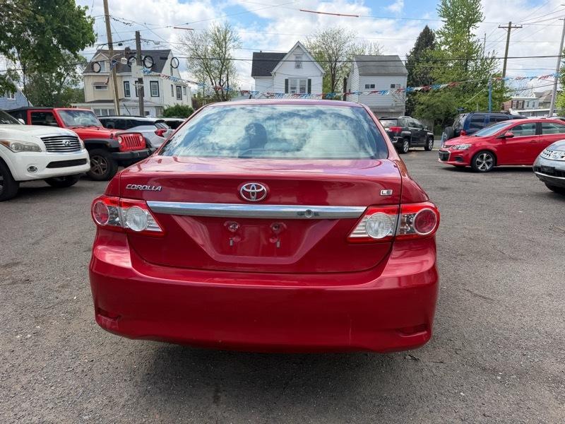 Toyota Corolla 4dr Sdn LE Auto 2013