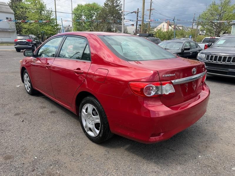 Toyota Corolla 4dr Sdn LE Auto 2013