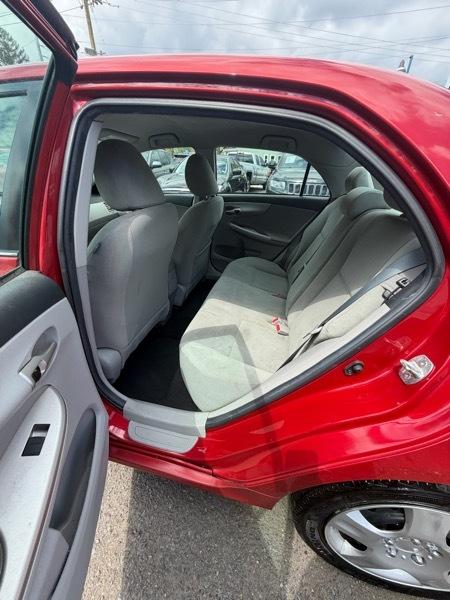 Toyota Corolla 4dr Sdn LE Auto 2013