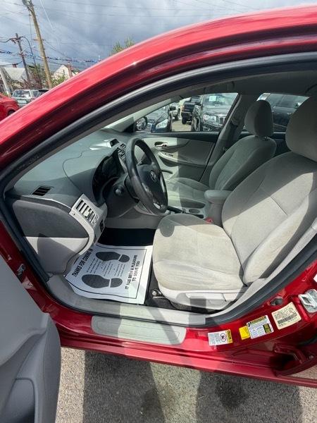 Toyota Corolla 4dr Sdn LE Auto 2013