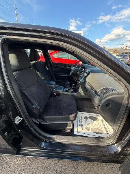 Chrysler 300 Base 2011