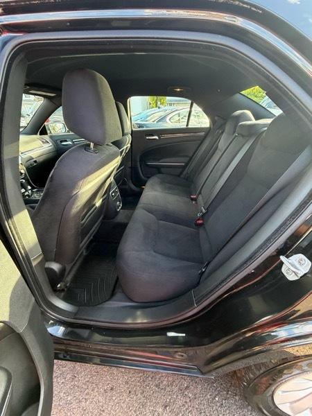 Chrysler 300 Base 2011