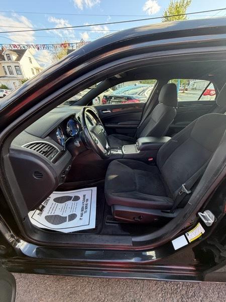 Chrysler 300 Base 2011